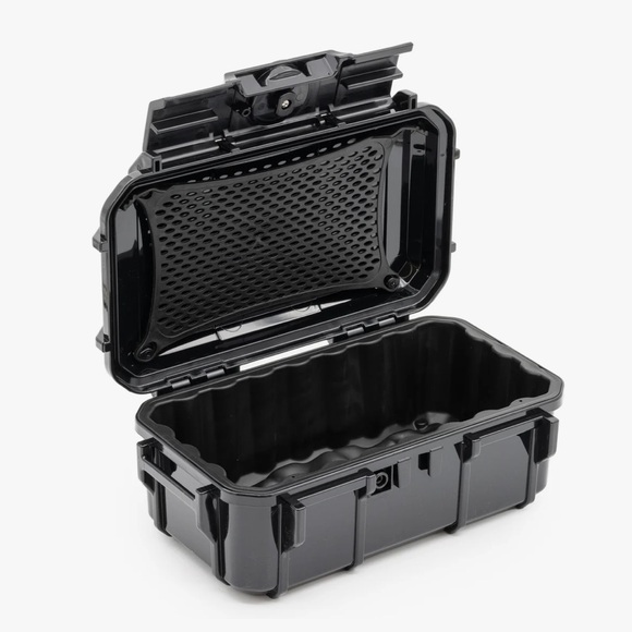 Seahorse SE57 Micro Hard Protective Case in black with rubber boot interior - Picture 3 of 15